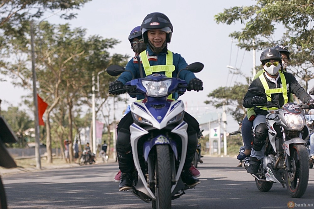 Cung exciter ba tri club đem xuân yêu thương tơi cac đông bao huyên ba tri - bên tre