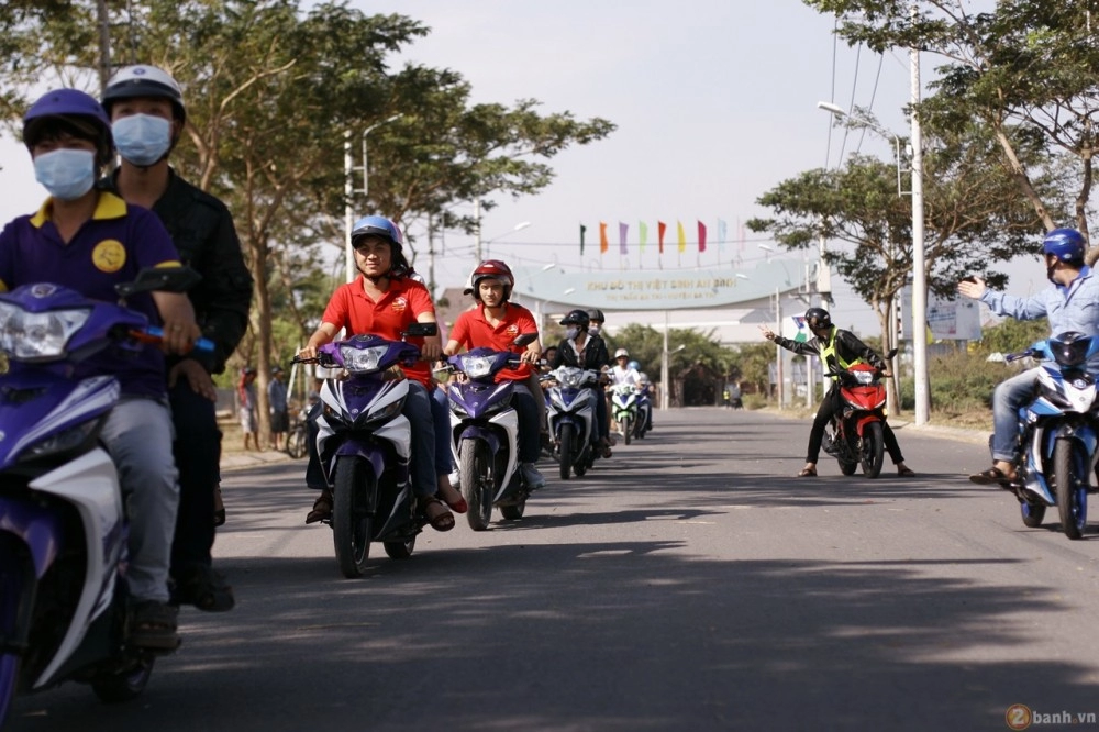 Cung exciter ba tri club đem xuân yêu thương tơi cac đông bao huyên ba tri - bên tre