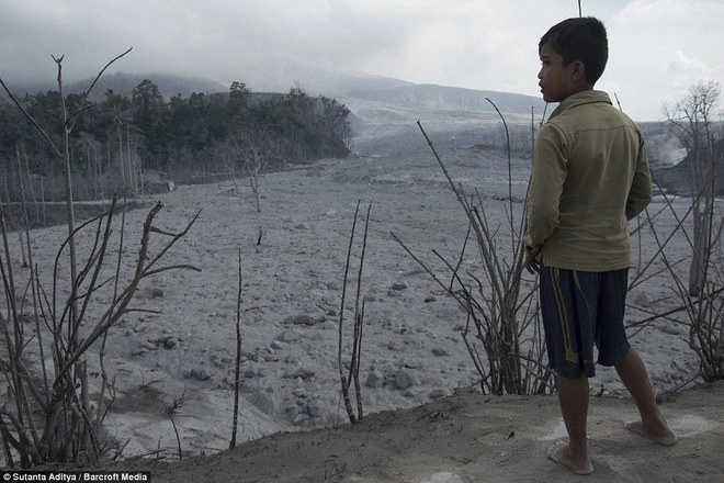 Cuộc sống đau thương dưới chân núi lửa phun trào ở indonesia
