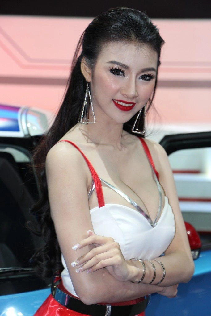 Dàn mỹ nhân sinh đẹp khoe dáng tại bangkok motor show 2015