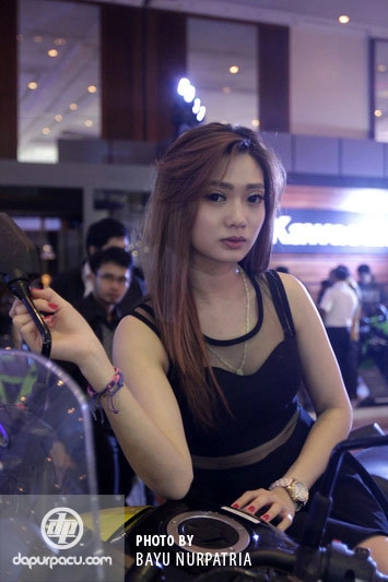 Dàn người mẫu xinh đẹp và sexy trong triển lãm môtô tại indonesia