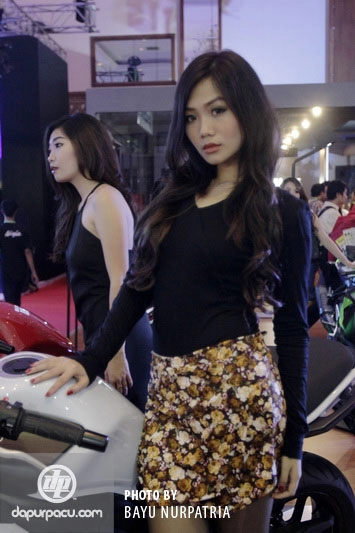 Dàn người mẫu xinh đẹp và sexy trong triển lãm môtô tại indonesia