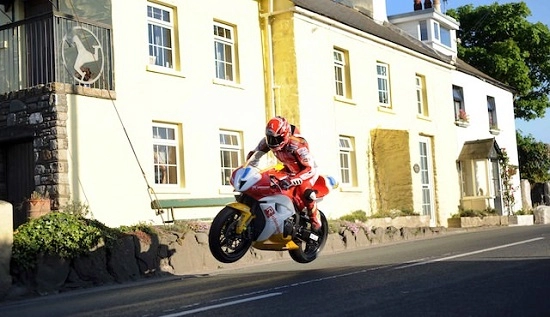 International isle of man tt race nơi thử thách bản lĩnh tay đua đích thực