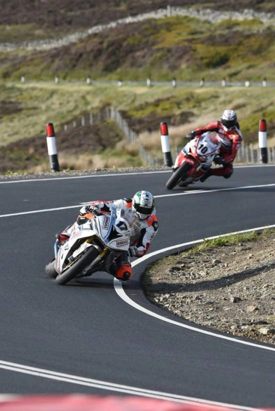 Kỉ lục tốc độ hạng solo bị phá vỡ tại iom tt 2015