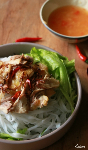 Lạ miệng phở gà trộn