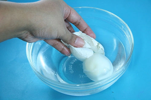 Những cách bóc vỏ trứng nhanh