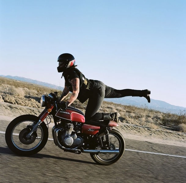 Nữ nhiếp ảnh gia đam mê chụp xe môtô