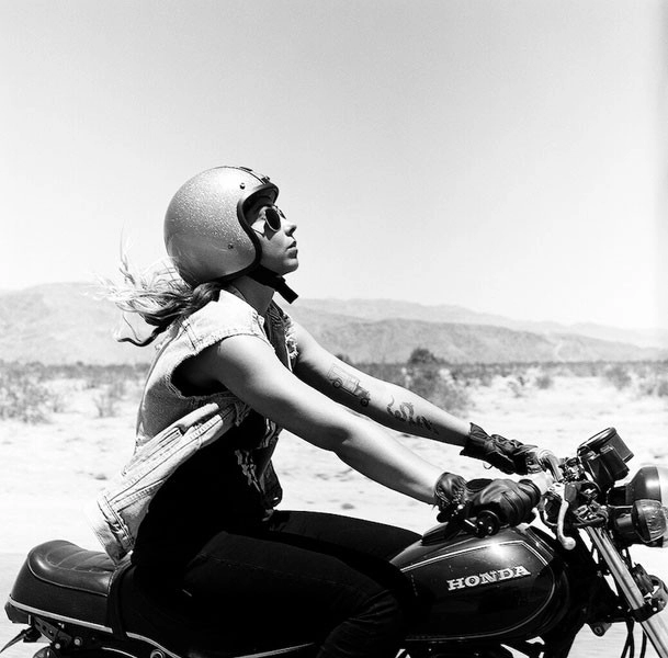 Nữ nhiếp ảnh gia đam mê chụp xe môtô