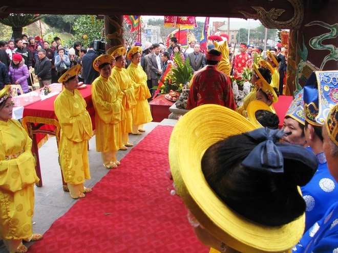 Quảng ninh tưng bừng lễ hội đền cửa ông