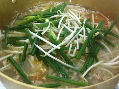 Thịt nấu canh chua