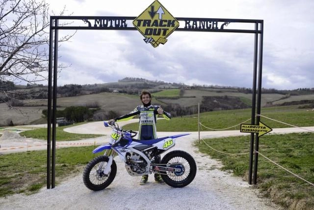 Valentino rossi trổ tài cùng mẫu môtô địa hình yz450f 2014