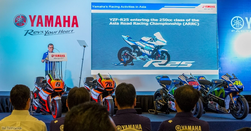 Yamaha m1 2015 và r25 2015 cùng xuất hiện tại malaysia