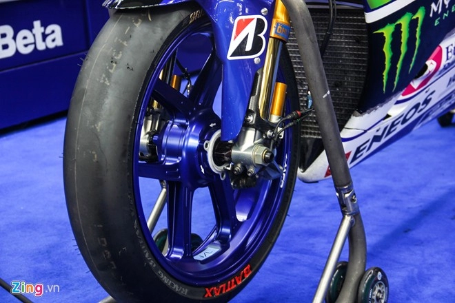 Yamaha yzr- m1 chiếc siêu môtô ổn định nhất năm motogp 2015