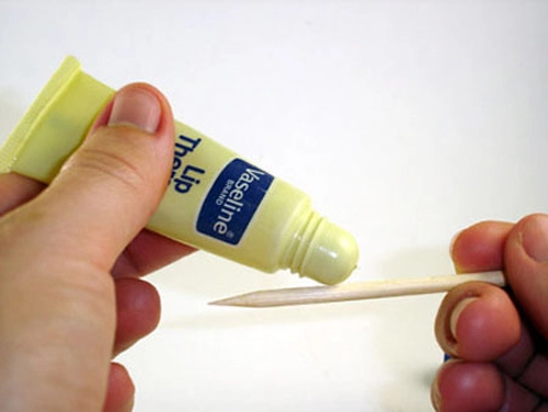 20 công dụng khó tin của vaseline