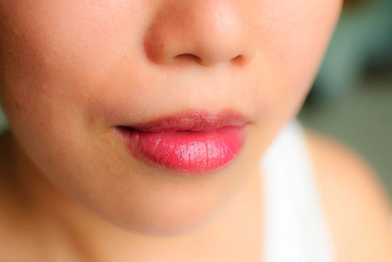 7 bước tô son để môi căng mọng