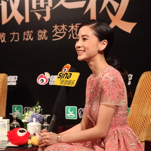 Angelababy lộ độn cằm xấu xí