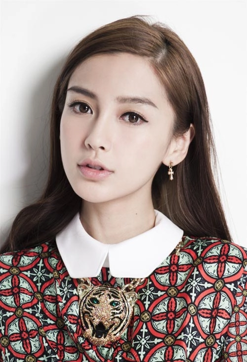 Angelababy lộ độn cằm xấu xí