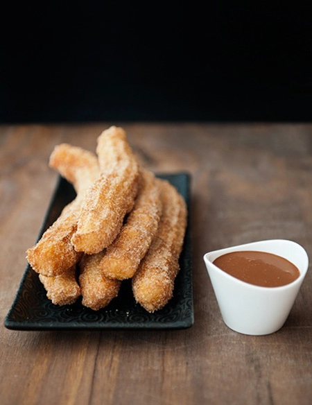 Bánh churros món điểm tâm độc đáo của tây ban nha