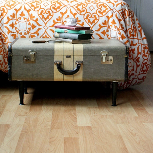 Biến vali cũ thành chiếc tủ đầu giường xinh xắn