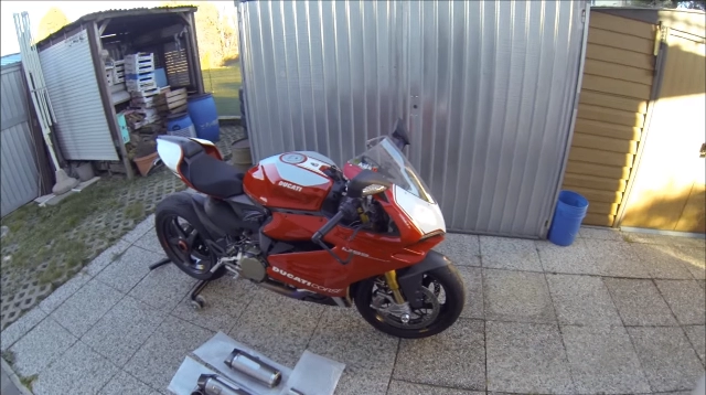 clip quá trình lắp ráp và test pô arrow trên ducait 1299 panigale