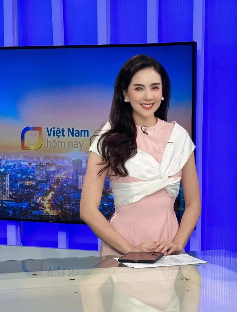 Có gì đặc biệt mà dàn bóng hồng vtv tết này chỉ diện 2 gam màu sắc lên sóng