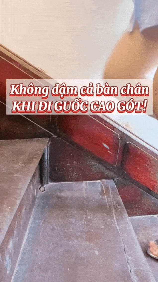 Cô hướng dẫn viên nhà tù côn đảo đi cao gót trên song sắt 6 triệu người tò mò vào xem