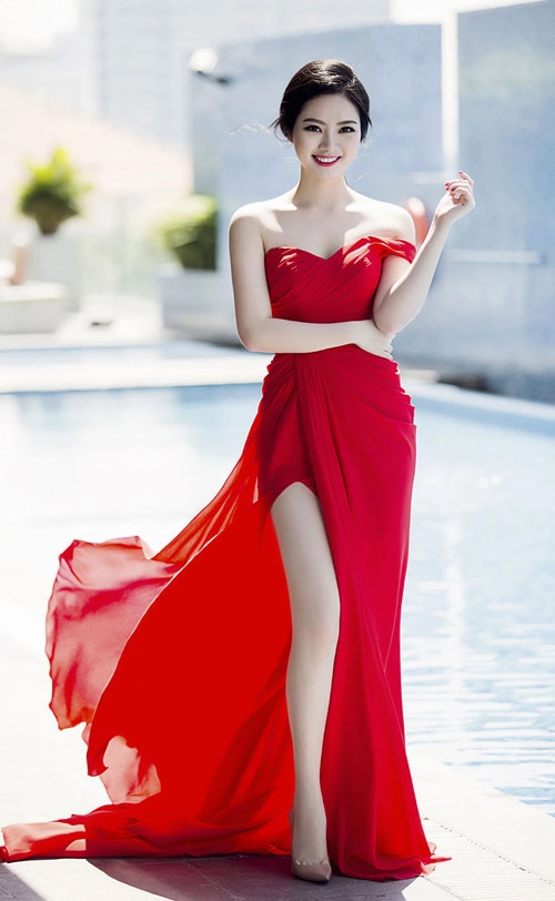 Đầu năm sao việt nô nức diện váy đỏ để lấy may