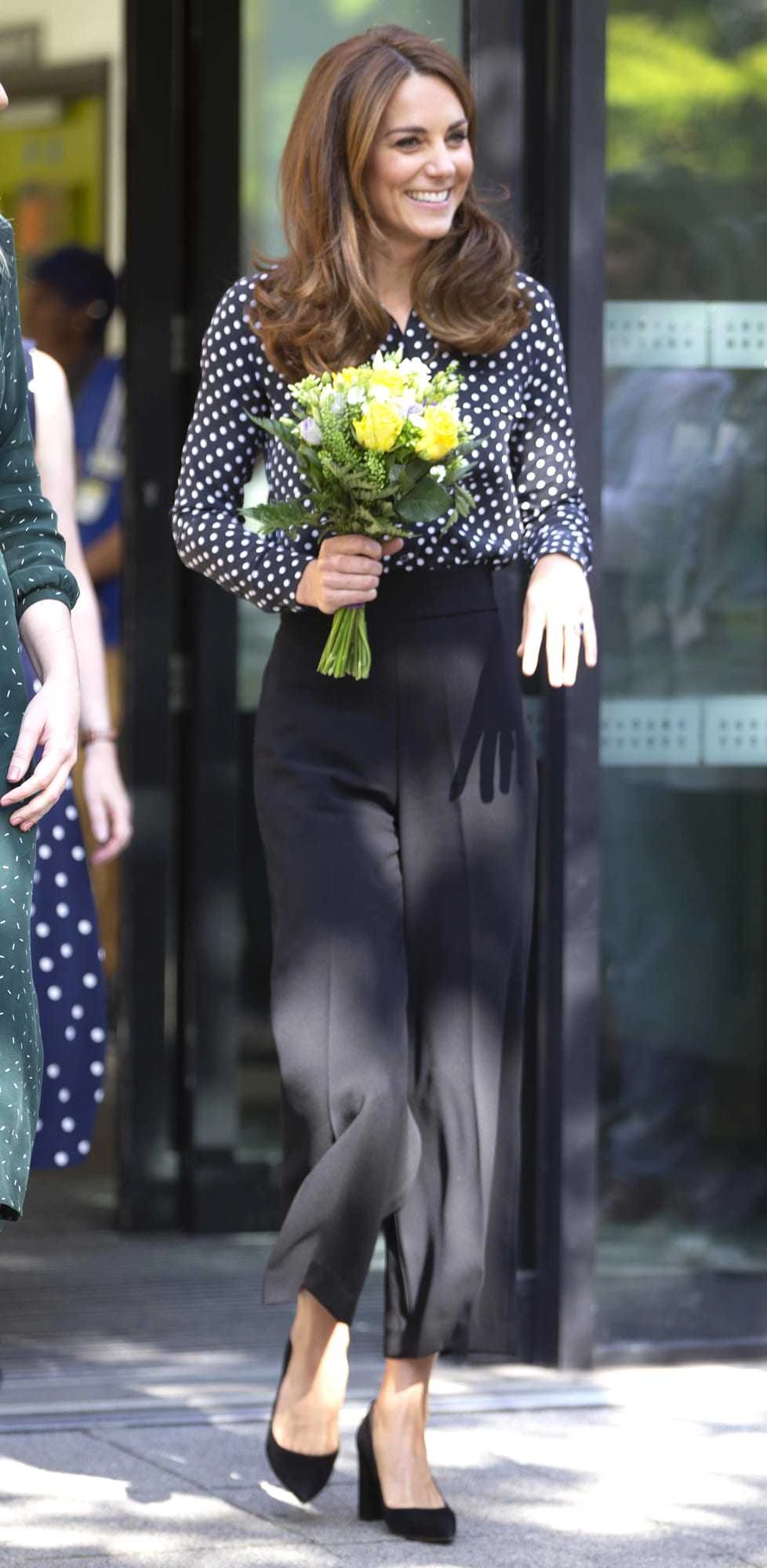 Diện chiếc quần culottes bình dân vài trăm ngàn kate middleton không làm mất đi phong cách quý phái