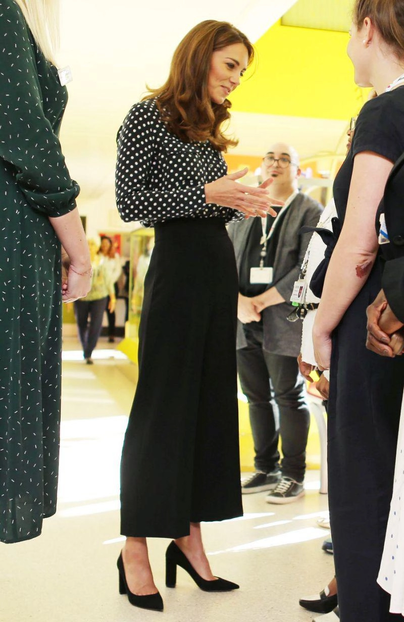 Diện chiếc quần culottes bình dân vài trăm ngàn kate middleton không làm mất đi phong cách quý phái