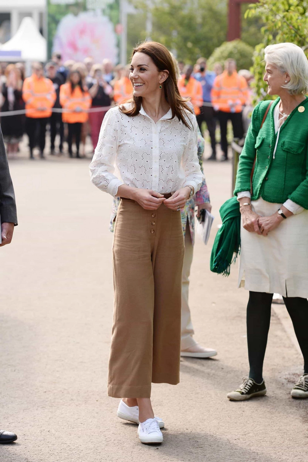 Diện chiếc quần culottes bình dân vài trăm ngàn kate middleton không làm mất đi phong cách quý phái