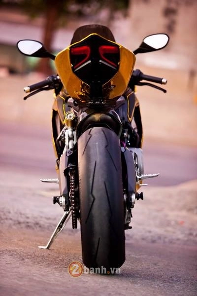 Ducati 899 panigale độc đáo với phiên bản vàng chrome