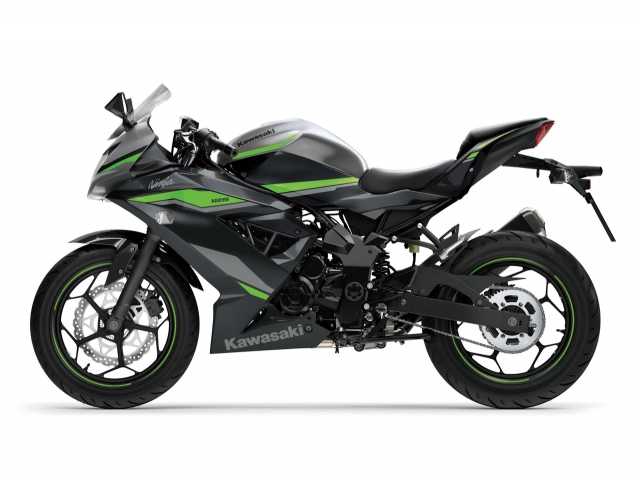 Kawasaki cập nhật phiên bản mới cho mẫu xe côn tay 125cc dohc ít người biết tới