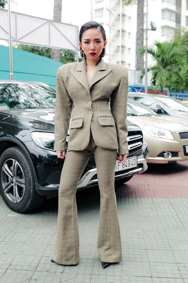 Mặc vest độn vai cùng quần short song hye kyo mất điểm toàn tập vì tổng thể mất cân đối