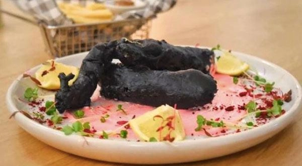 Món ăn đen xì nhưng đang cháy hàng ở úc hoá ra là tác phẩm của một cô gái việt