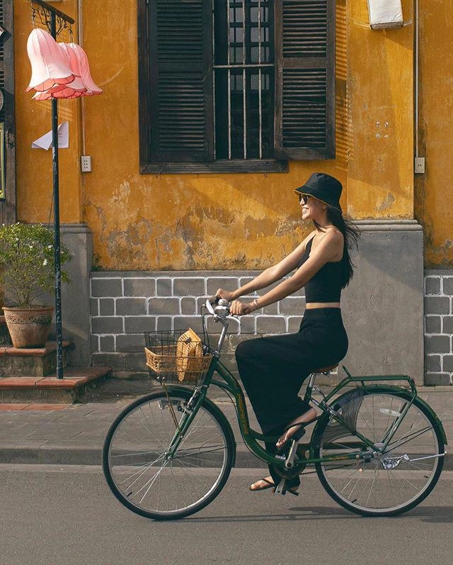 Ngày thường toàn diện màu đen trắng tiểu vy vẫn được gọi là nàng hậu mê làm màu nhất vbiz