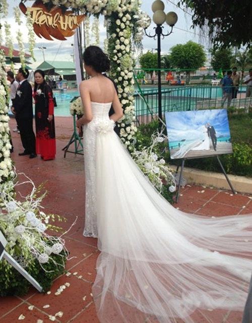 Ngọc thạch tiết lộ váy cưới là váy nhái