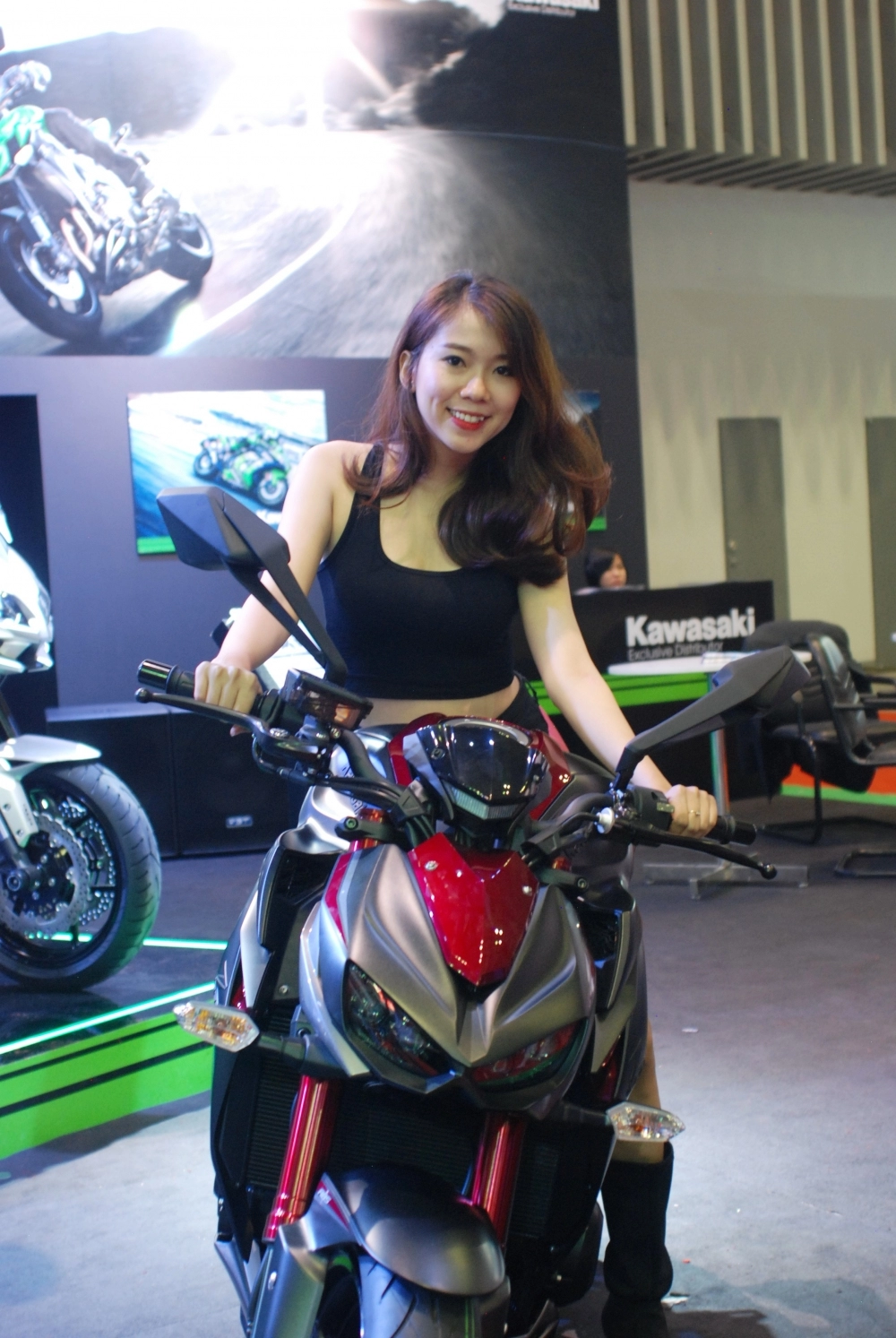 Những bóng hồng xinh đẹp tại triển lãm vietnam motorcycle show 2016