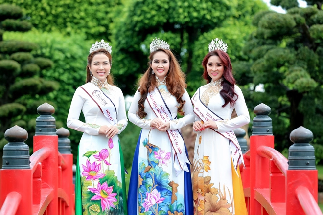 Những người đẹp hoa hậu doanh nhân hoàn cầu 2019 duyên dáng trong bst sen việt của ntk tuấn hải