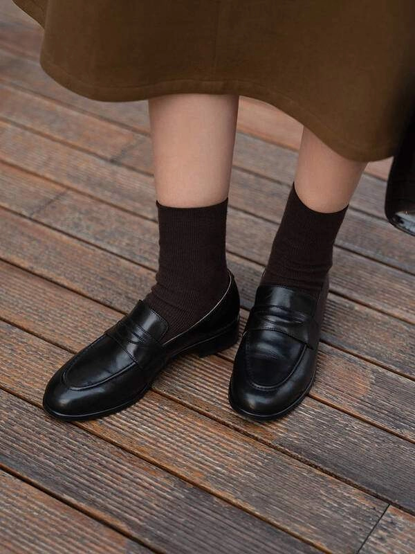 Phụ nữ tuổi 40 chưa sở hữu 2 kiểu giày này thảo nào phong cách mãi không thăng hạng
