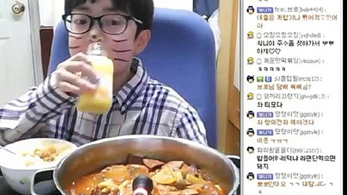 Sự thật bất ngờ về cậu bé thánh ăn gây sốt cộng đồng mạng