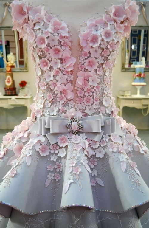 Thật không ngờ chiếc váy cưới lộng lẫy này lại làm từ chất liệu không ai dám mặc