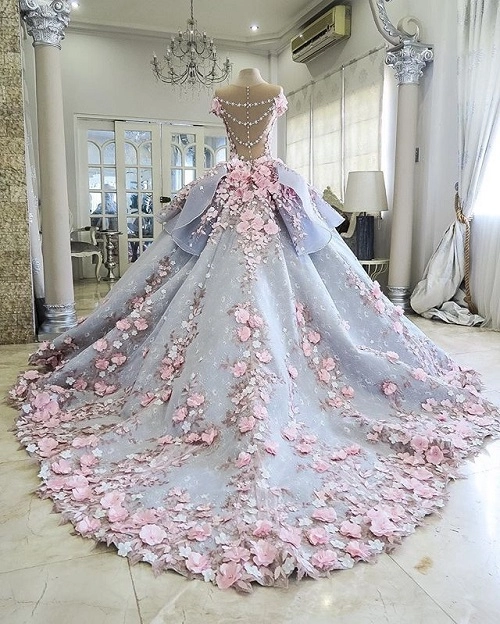 Thật không ngờ chiếc váy cưới lộng lẫy này lại làm từ chất liệu không ai dám mặc