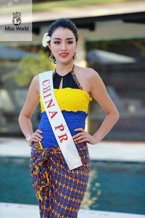 Thí sinh miss world mặc kín mít thi áo tắm