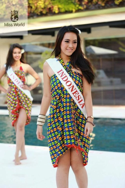 Thí sinh miss world mặc kín mít thi áo tắm