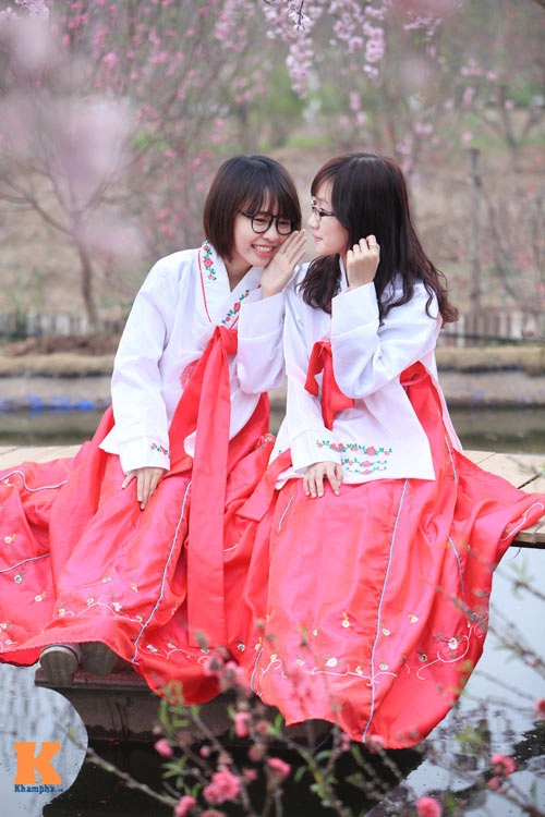 Thiêu nư viêt xinh tươi sươn xam hanbok