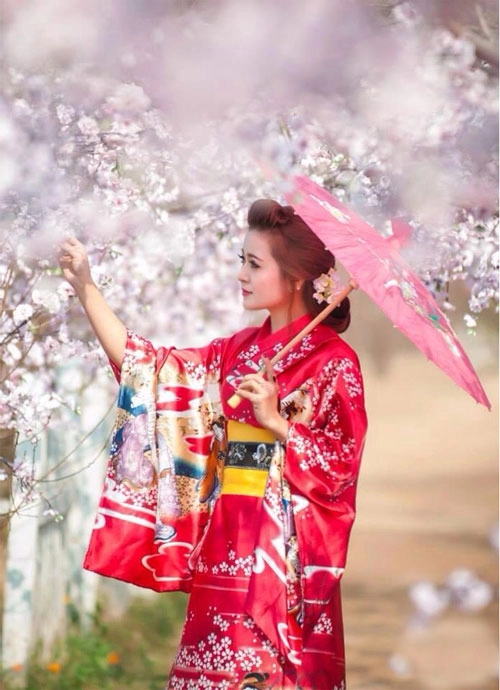 Thiêu nư viêt xinh tươi sươn xam hanbok