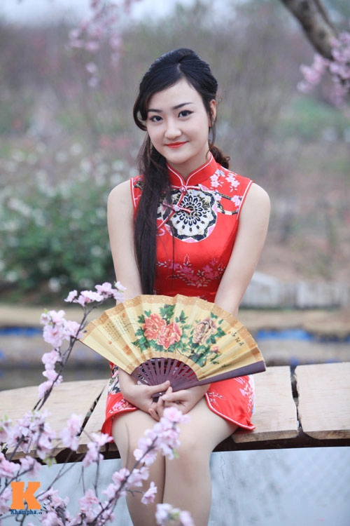 Thiêu nư viêt xinh tươi sươn xam hanbok