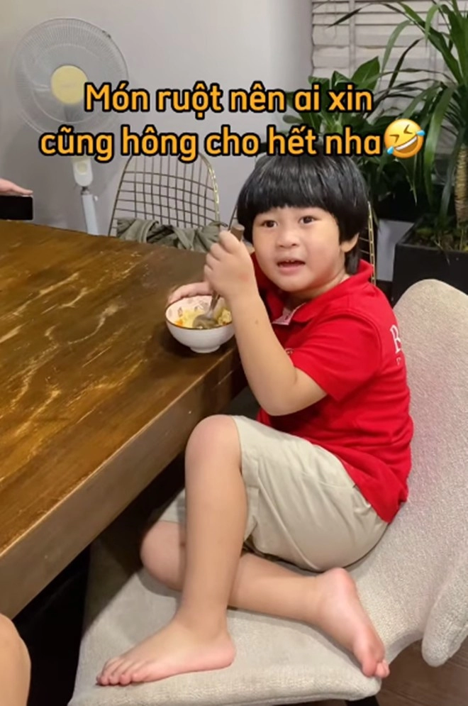 Vợ hoàng bách làm món vét tủ lạnh ngon ngất ngây lúc nấu mẹ chồng phán con cô thì cô chăm con tôi thì tôi chăm