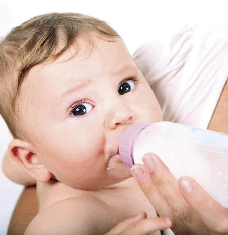Bú sữa mẹ trữ lạnh không tốt cho bé