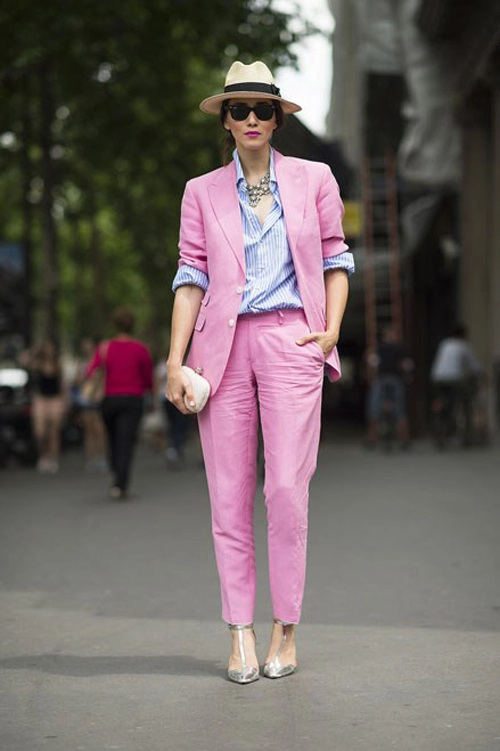 Cách mặc màu hồng đẹp mà không sến cho nữ công sở